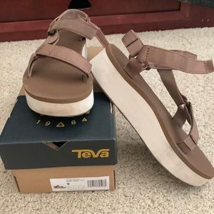 Beige Tevas